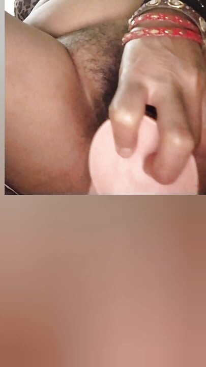 Deshi Bhabhi Bucură-te cu Didlo Păsărica ei matură păroasă fierbinte