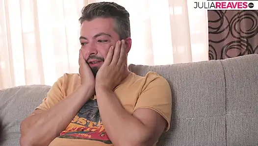 Tante seksi nyepong kontol besar sebelum dientot habis-habisan sambil ditonton pacarnya