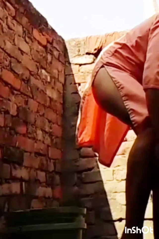 Hot desi teen sexy schoolgirl bathing.  She is taking a bath while massaging her breasts vigorously.  I am