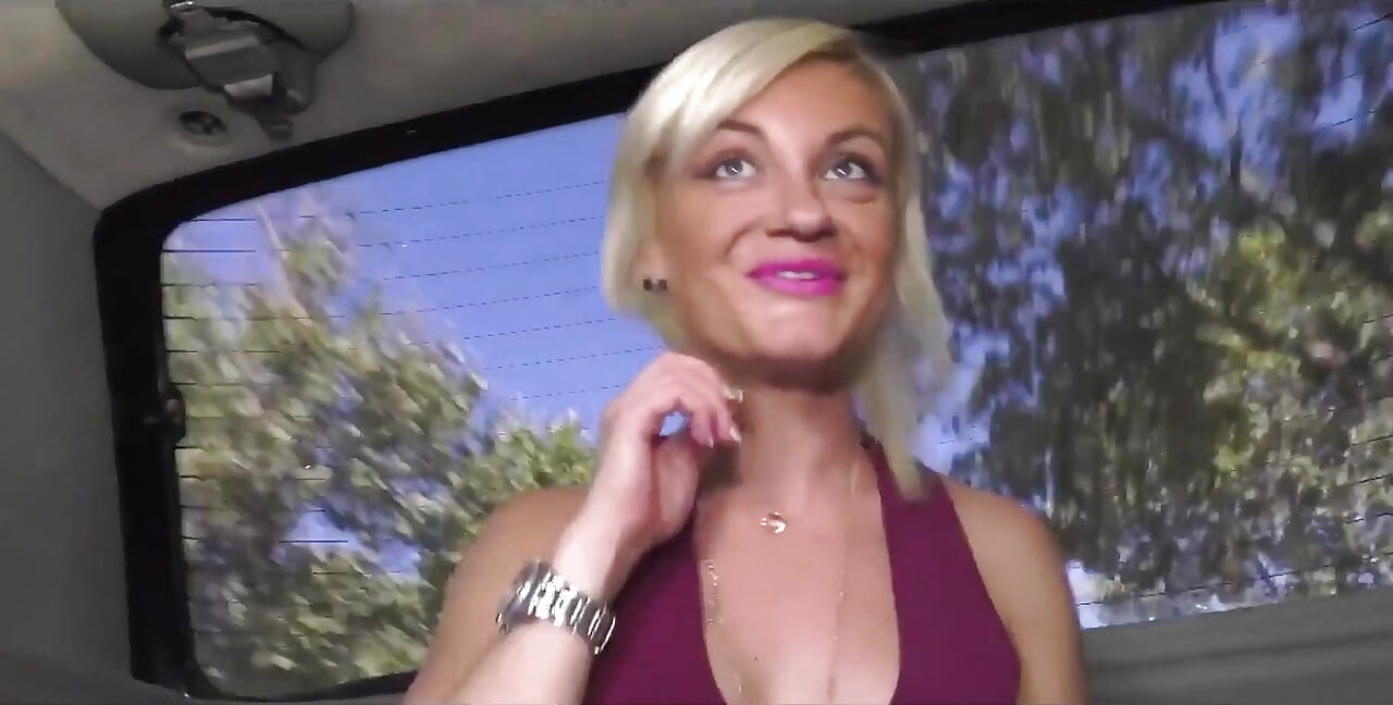 Blond milf zerżnięta w samochodzie i na zewnątrz część 1