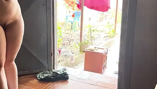 Mantan Di Luar Rumah, Bibiku.