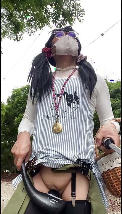 No269 Exposé Walk in an Apron Part 2