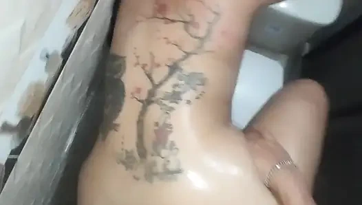 Хардкорный секс в ванной моего мексиканского бывшего арендодателя