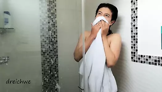 Çıplak vücudumun her yerinde sıcak banyo