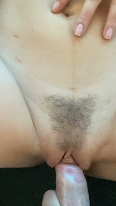 Mlada nevina stoparka u letnjoj haljini jebana od stranca kraj puta - Little Caprice POV