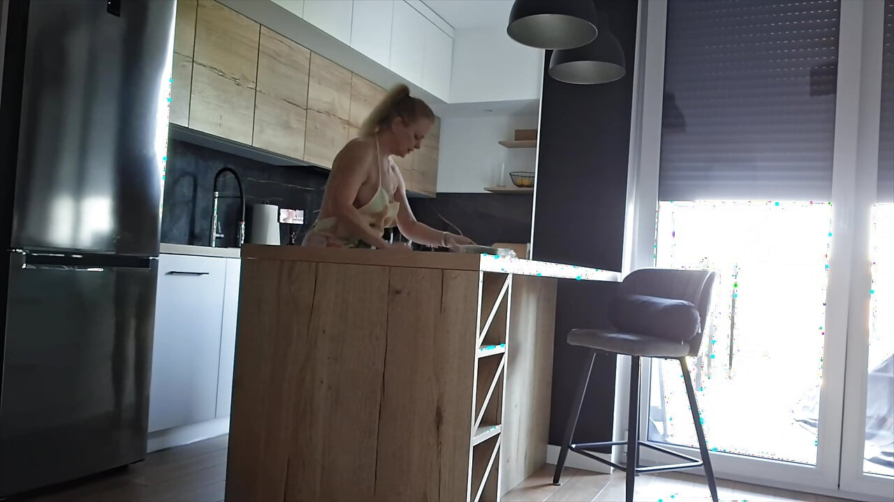 Nerdy It Worker Dates Blonde MILF