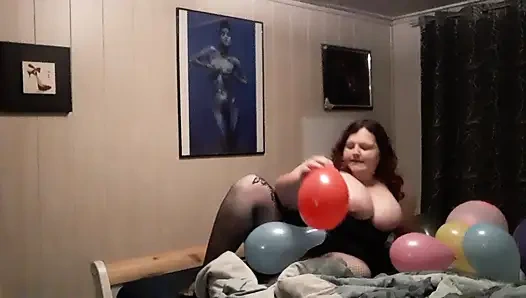 Aku akan muasin diriku sendiri pakai balon