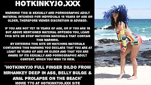 Hotkinkyjo, voller finger dildo von mrhankey tief im arsch, bauchbeule & analprolaps am strand