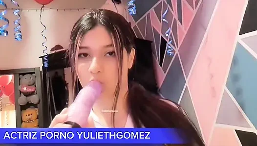 Naughty Girl Came to Provoke Me with a Short Dress Without Panties, Moved Her Ass on the Stick and It Came Out