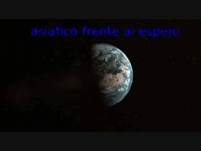 asiatico frente al espejo