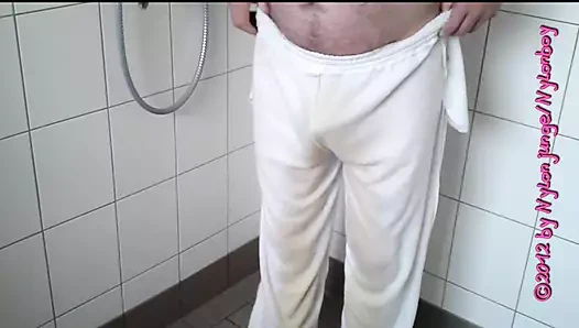 01 - beyaz eşofmanla işiyor