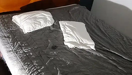 Gırtlağına kadar alırken ıslak ağız o yarağa damlıyor