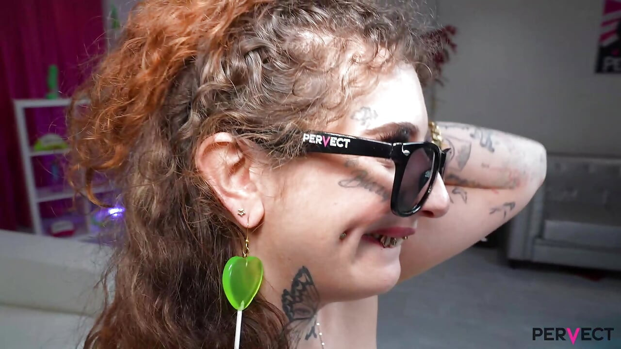 Miss blazy si cewek nakal bertato lagi ceroboh