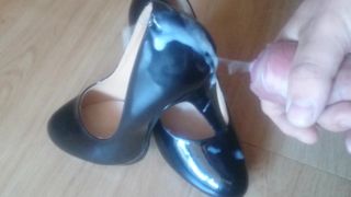 Massive cumshot on neighbour's high heels (heels bukakke)