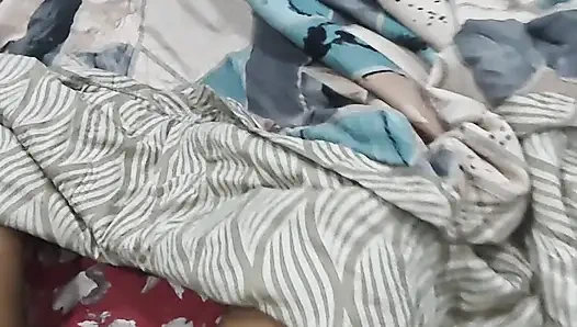 Adik tiri mengambil keuntungan dan meniduri saudara tiri - bagian1