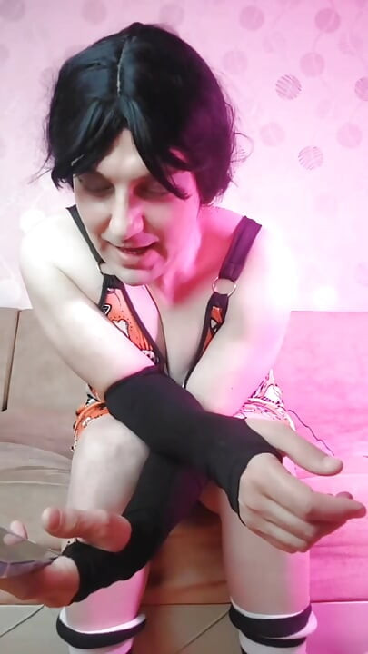 Cadılar Bayramı Kıyafetli Amatör Femboy Çekici Bacaklar
