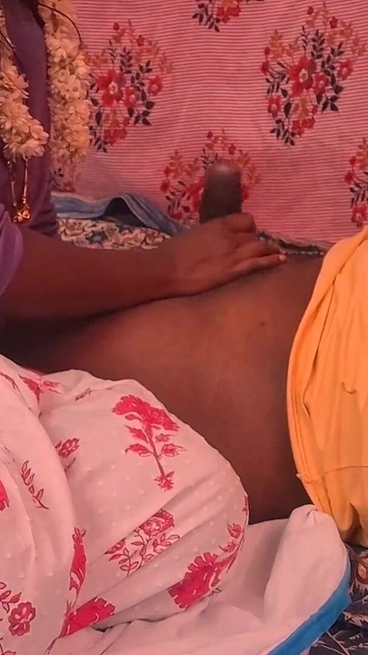 Tamil esposa fode seu marido e atinge orgasmo | Clipe 1