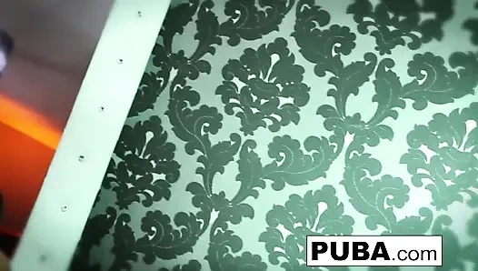 Marica Hase в сексуальном нижнем белье мастурбирует в зеркале