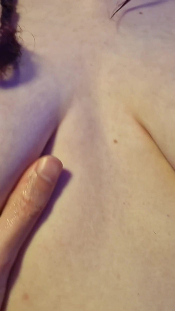 Muss teilen moment von "20 jahre altes mädchen mit großen natürlichen hüpfenden titten reitet cowgirl & gibt schlampigen sabbernden blowjob pOV"