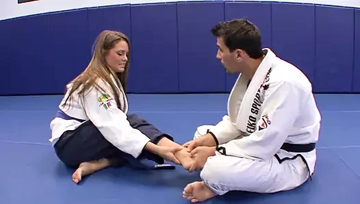 Yeni reşit megan fenox bir sürtük amını siktiriyor