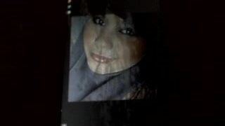 Камшот на лицо в хиджабе, арва