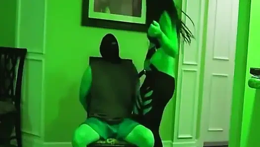 Kassie kay lagi menghukum orang asing