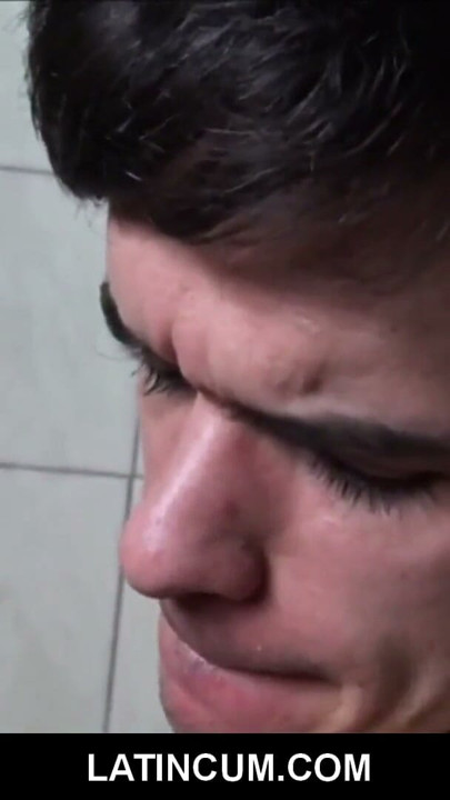 Amatör genç latino twink nakit için sikme yabancı içinde banyo | Klip 1