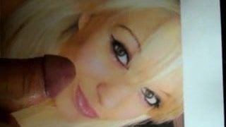 Красивая французская блондиночка получает огромный трибьют для лица