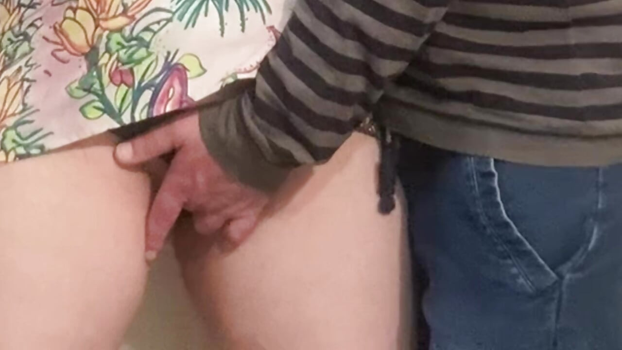 Seksi dlakava pička u metrou prstima je šef