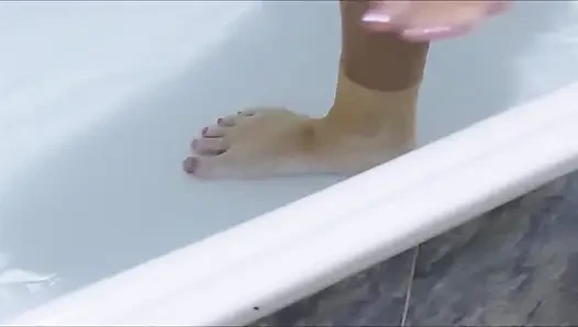 Orgasm Fingering & Masturbating Naked in the Bath