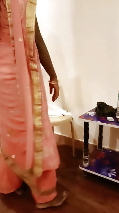 Hintli tamil evli kadın Renu'nun büyük götü ve amcığı sari otelde azdırıyor - gavat filmleri! Indianhotwifex