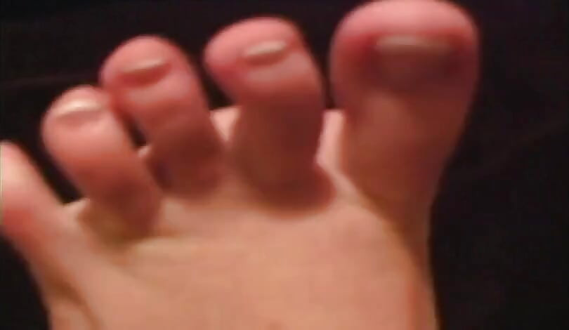 Black haired slut sucking and licking her toes