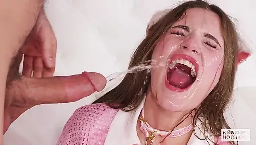 Juniper Ren Delivers an Incredible Blowjob and Gets It on