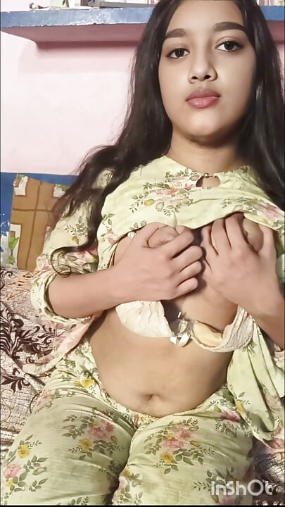 Saali desi hot memasukkan jari dan masturbasi di malam hari