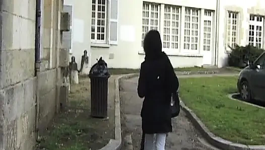 Pantat bahenol cewek imut perancis ini dientot habis-habisan sebelum dicrot sperma hangat