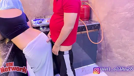 Bhabhi Ne Bulaya Sabzi Waale Ko Gharpe aur phir Ghapa-gap-ghapa-gap...