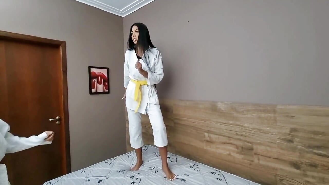 Luta com judoca - Izabella Paes e Nataly