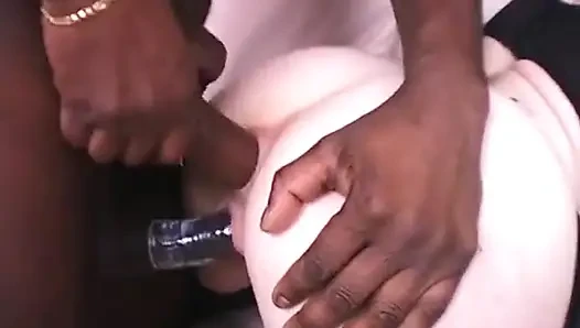 Si cewek hot rambut merah dientot habis-habisan sama kontol raksasa pria kulit hitam