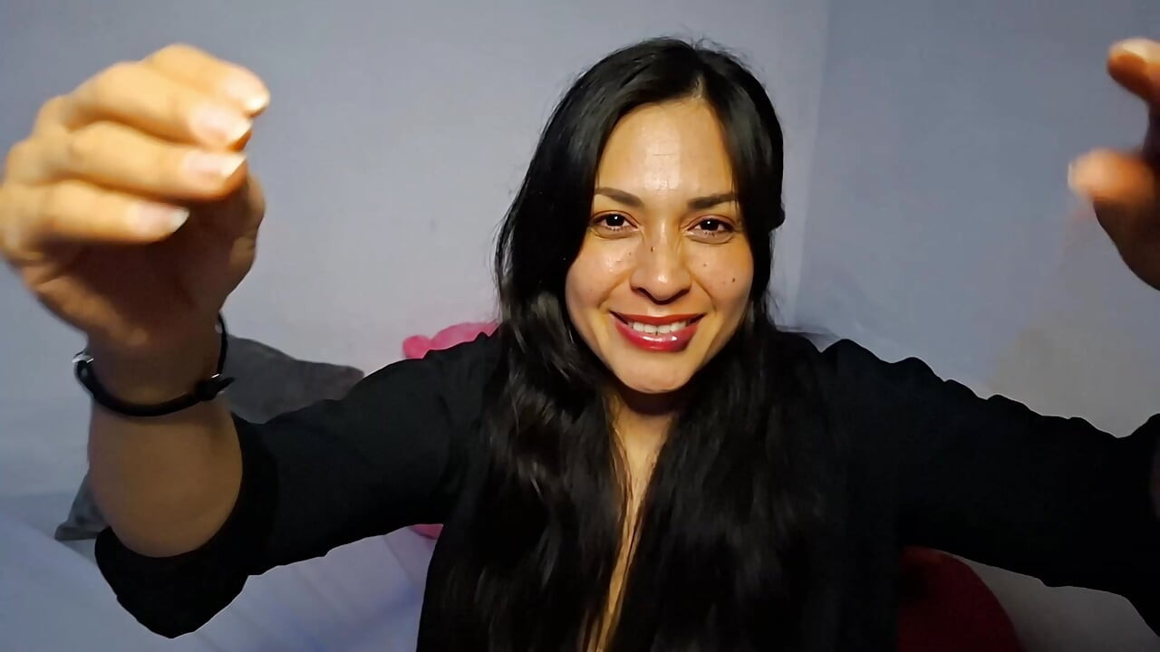 ASMR Roleplay Tu NOVIA te CUIDA
