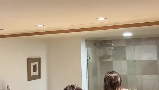 Schmutziger spiegel neckt, du hast mich beobachtet, bis ich in die dusche ging