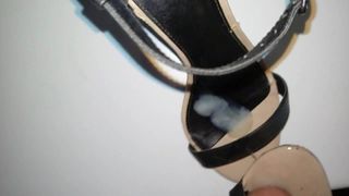 Yakın bir firend&#39;in seksi yaz sandaletleri birkaç kez boşaldı