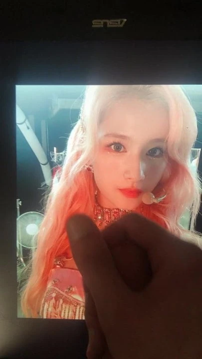 TWICE Sana cum tribute