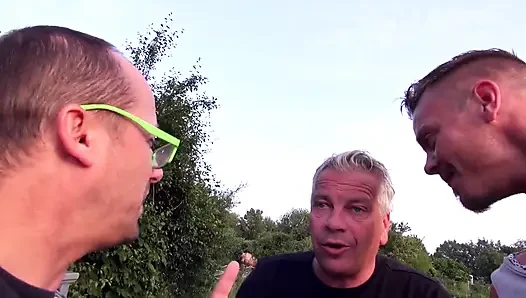 Охотник за домохозяйками - возбужденных немецких домохозяек выследили и трахнули грубо дома