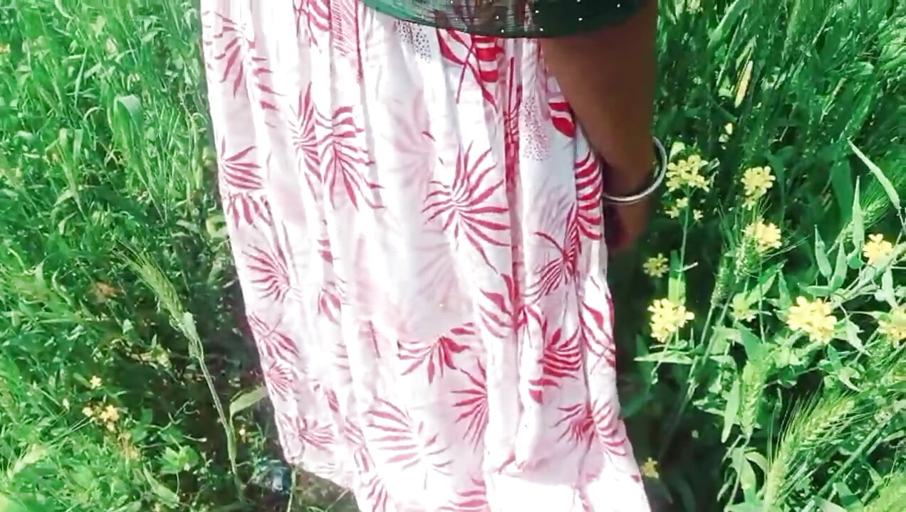 Indiancă bhabhi din sat - videoclip sexy în câmpurile de grâu