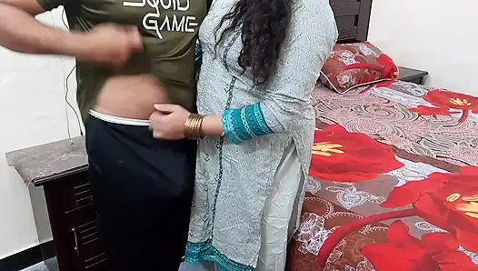 Hintli koca eve döner dönmez karısıyla seks yapıyor