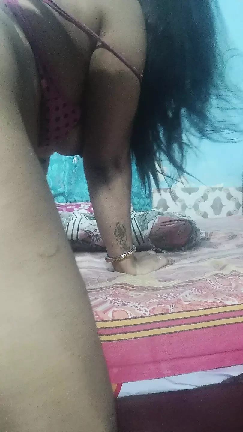 Indiana quente em seu quarto quando o marido vai ao mercado totalmente aberto