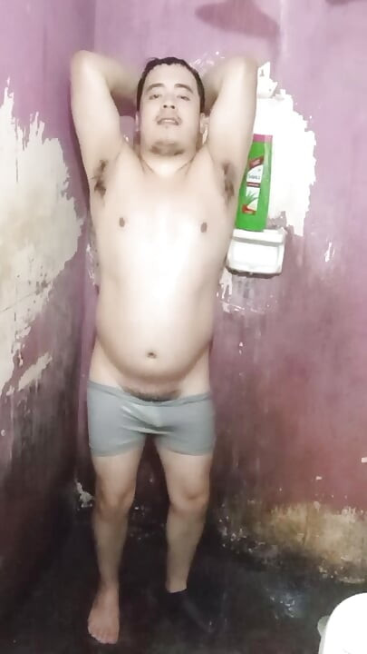 Jesus en boxer bañándose capitulo 10