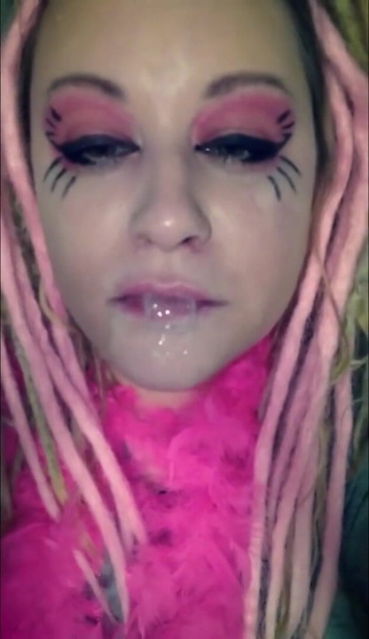 Babeando leche con sonidos extendidos