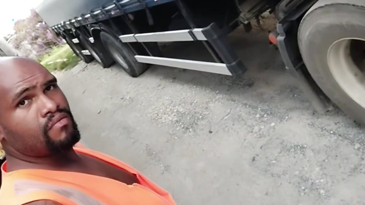 トラックに積み込む前に