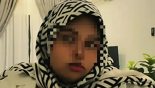 Он нашел его в комнате своей мачехи и решил попробовать его, все еще наслаждаясь ее вкусом